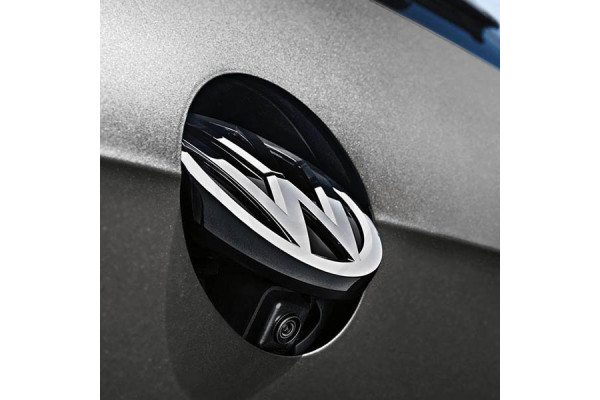 Achteruitrijcamera in VW-logo – uitklapbare camera voor Volkswagen